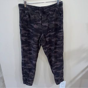 Athleta camo farallon joggers